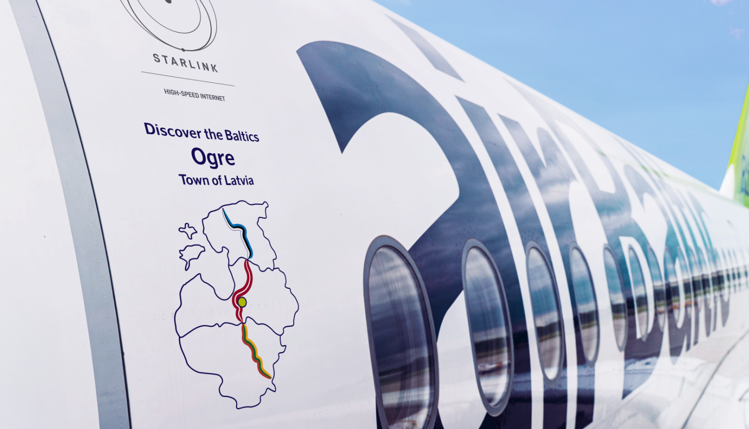 airBaltic lidmašīna ar Ogres vārdu