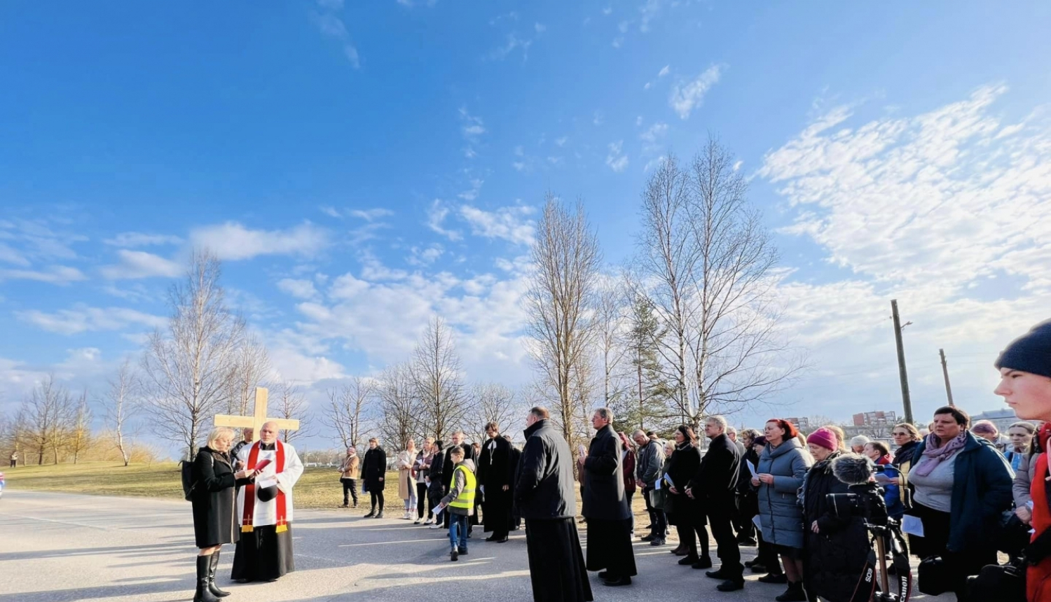 Lielajā Piektdienā Ogrē notika ekumēnisks Krusta ceļa gājiens