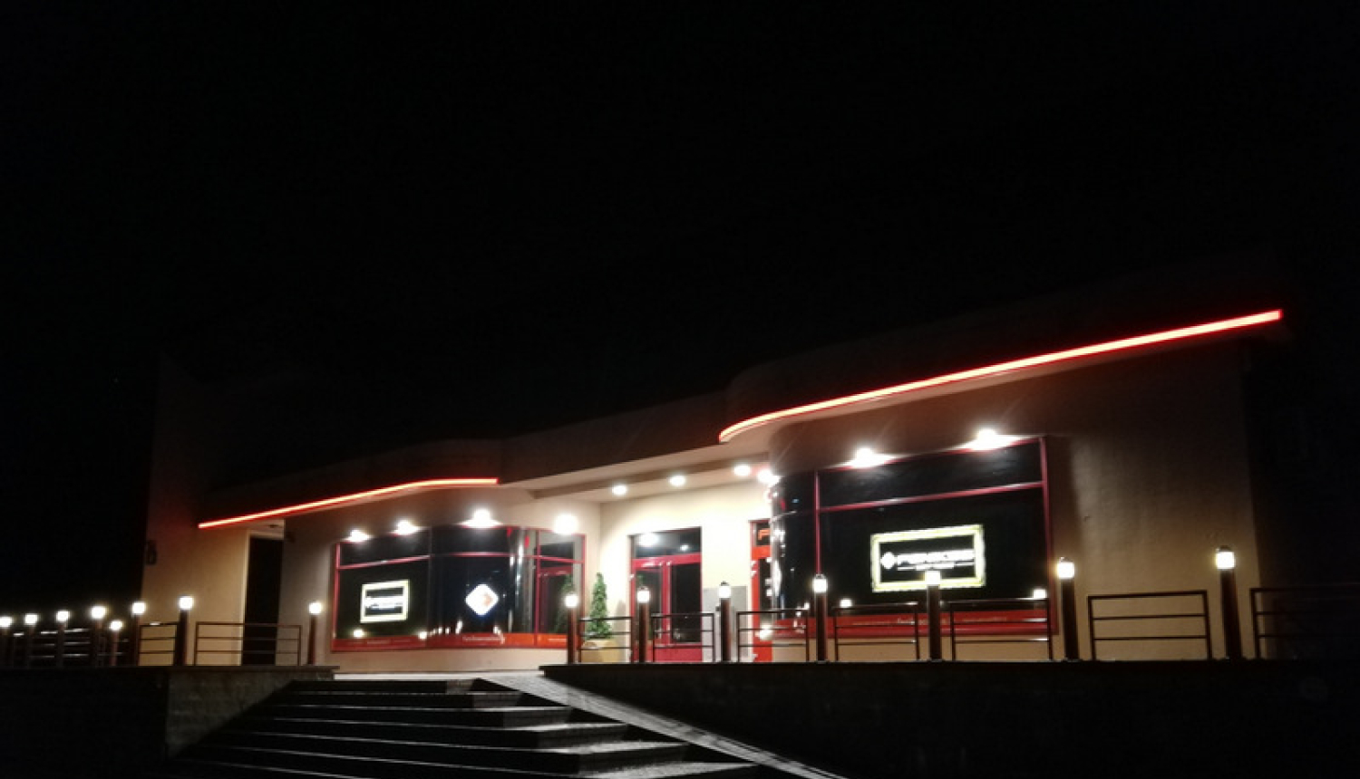 Vienā azartspēļu organizēšanas vietā gaisma blāvāka, citās vēl spoža