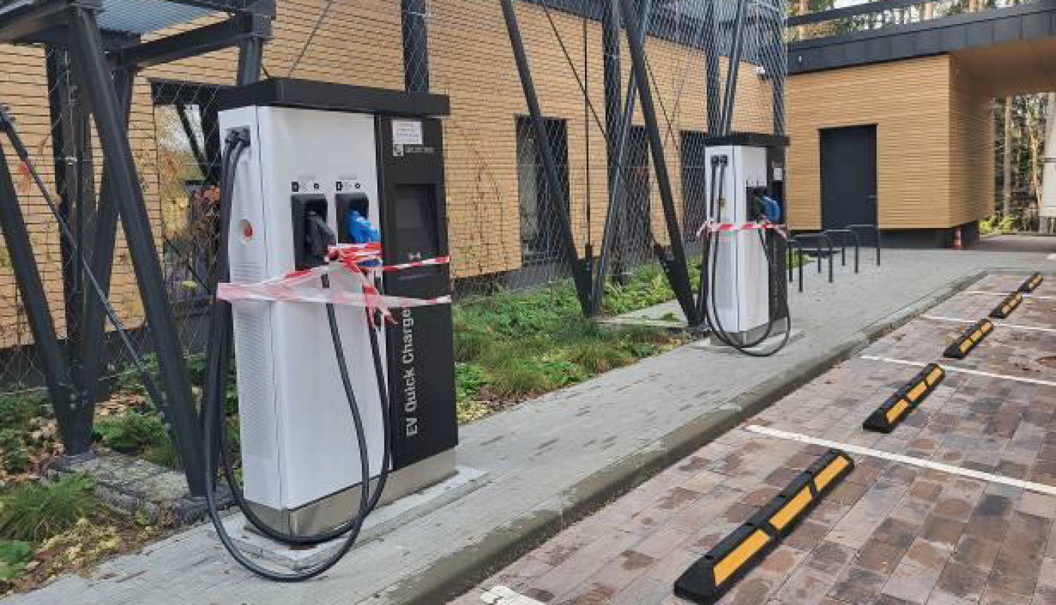 Nomas tiesību izsole elektrouzlādes staciju (divu iekārtu) un zemes vienības Brīvības ielā 35, Ogrē, Ogres novadā daļas nomai