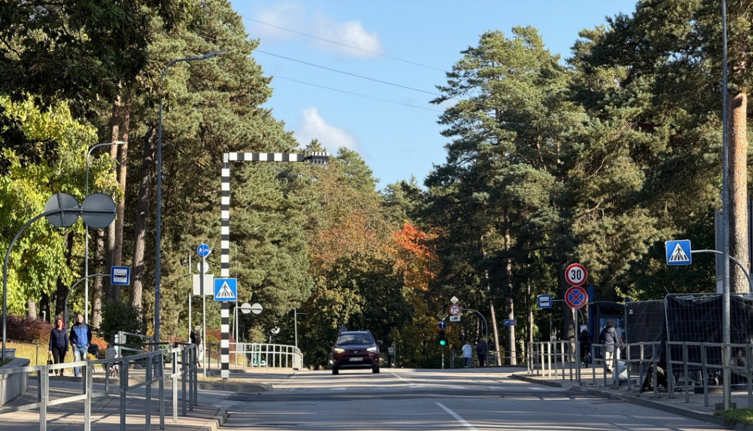 Brīvības iela Ogrē, iepretim pašvaldības ēkai, Ogres centrālajai bibliotēkai un mūzikas skolai
