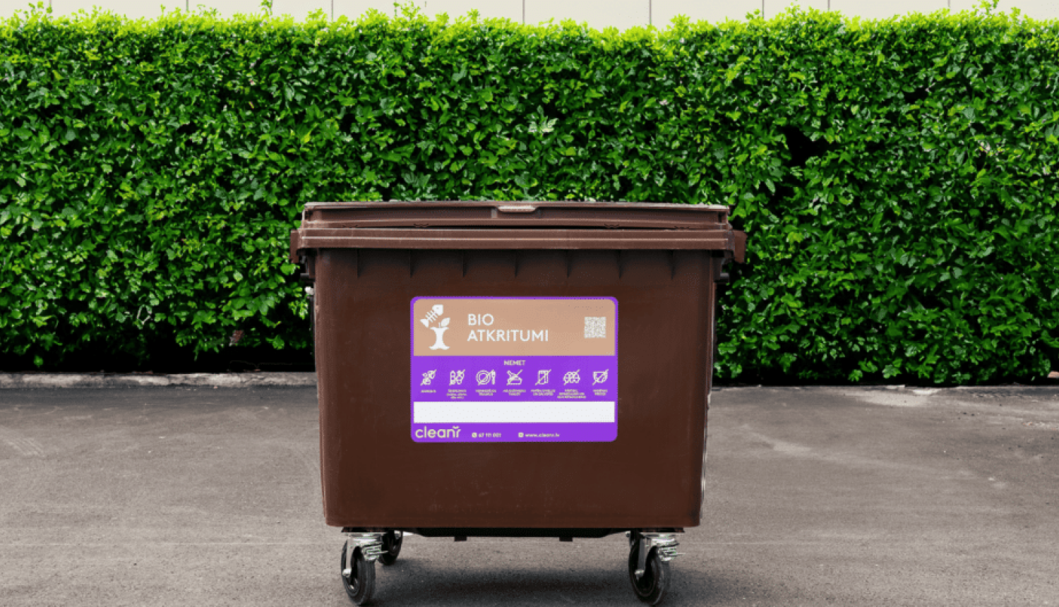 Atkritumu apsaimniekotāja Clean R brūnais konteners, kas domāts bioloģiskajiem atkritumiem