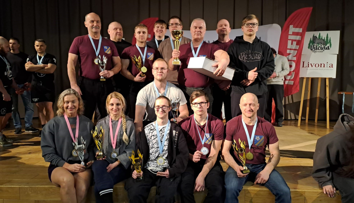 Rembates sportistu komanda spiešanā guļus