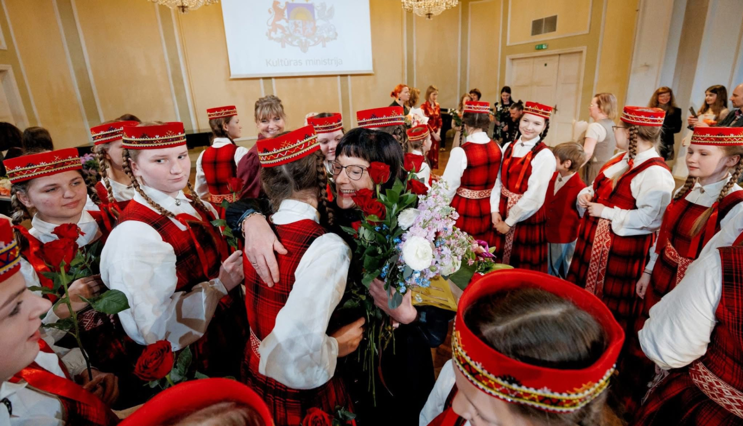 Pedagoģiskās izcilības apbalvojums kultūrizglītības jomā – Cimzes balva piešķirts Lielvārdes Mūzikas un mākslas skolas pedagoģei Baibai Kleperei.