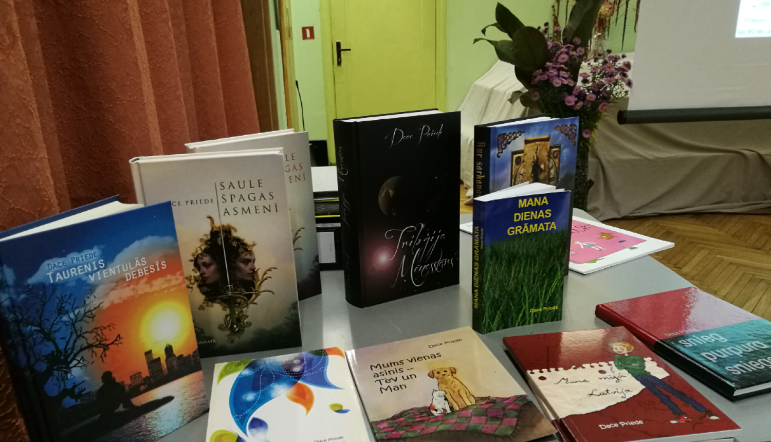 Ciemupes bibliotēkā notikusi tikšanās ar rakstnieci Daci Priedi