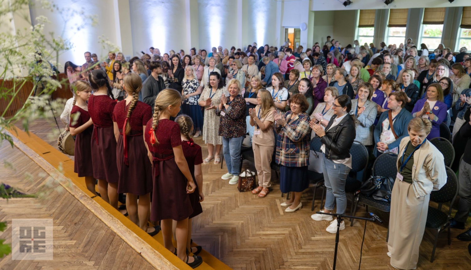 Dažādības foruma 183 dalībnieki no 37 izglītības iestādēm Ogresgala pamatskolā