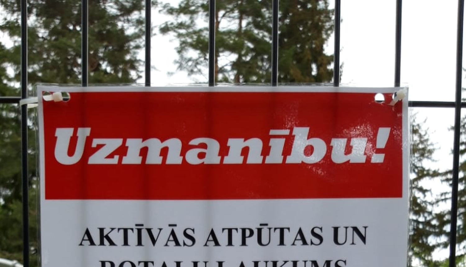 Rotaļu laukums J. Čakstes prospektā pagaidām atvērts netiks