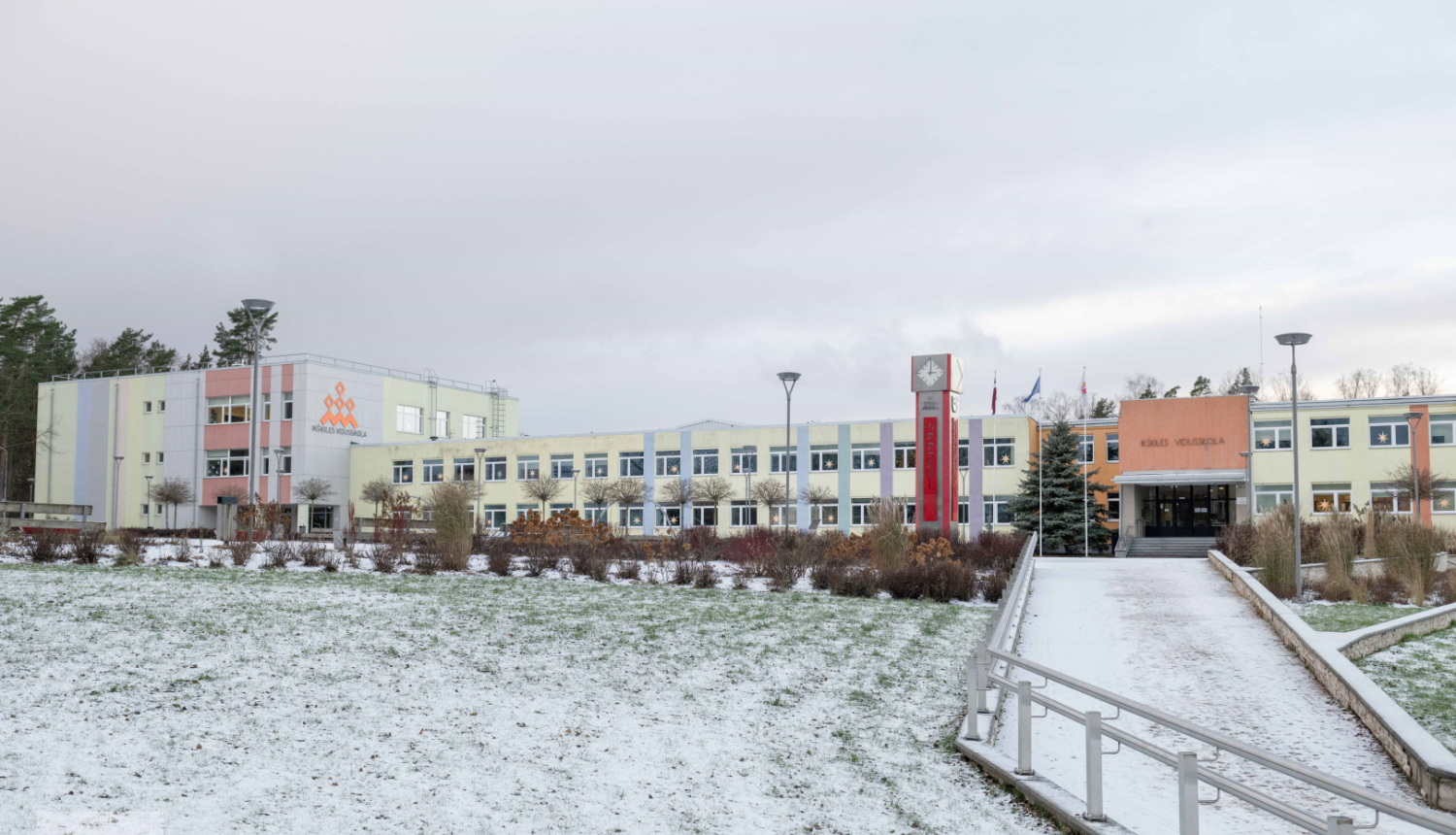 Ikšķiles vidusskola ziemā