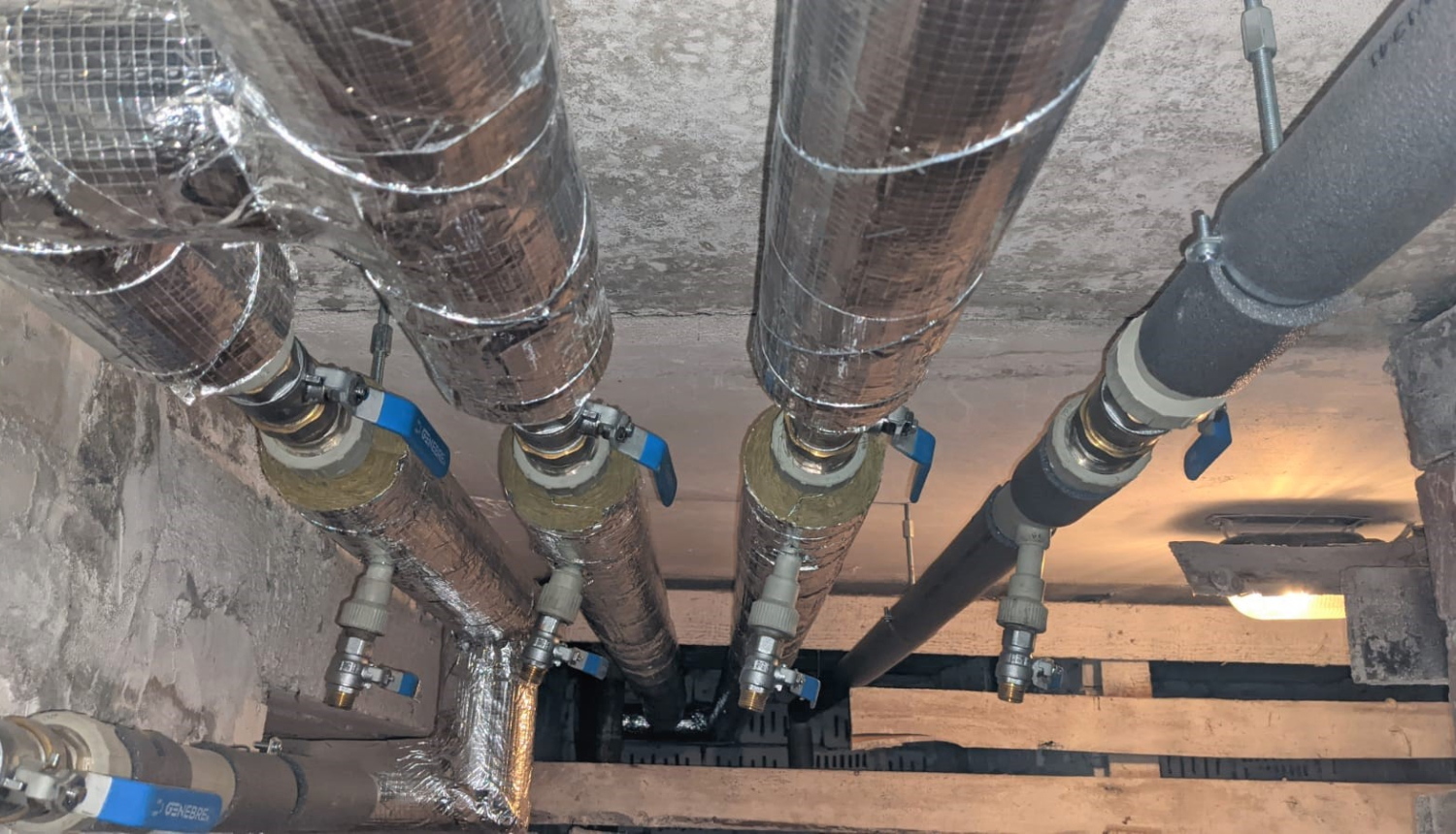 Inženiertīklu maiņas darbi daudzdzīvokļu dzīvojamās mājās