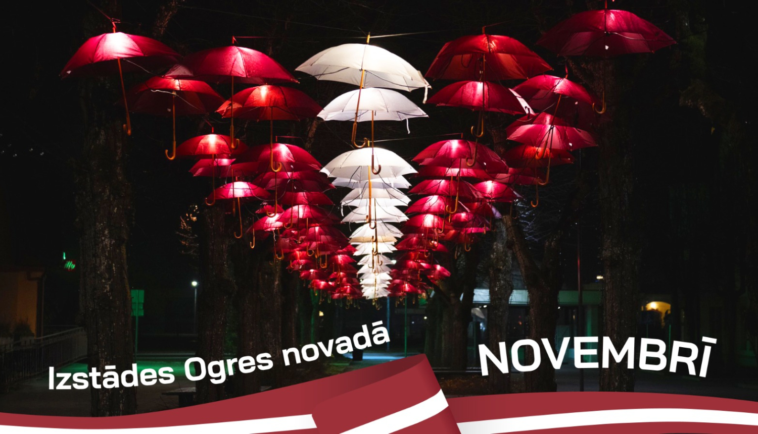 Lietussargi sarkanbaltsarkanās krāsās - Ogres svētku noformējums