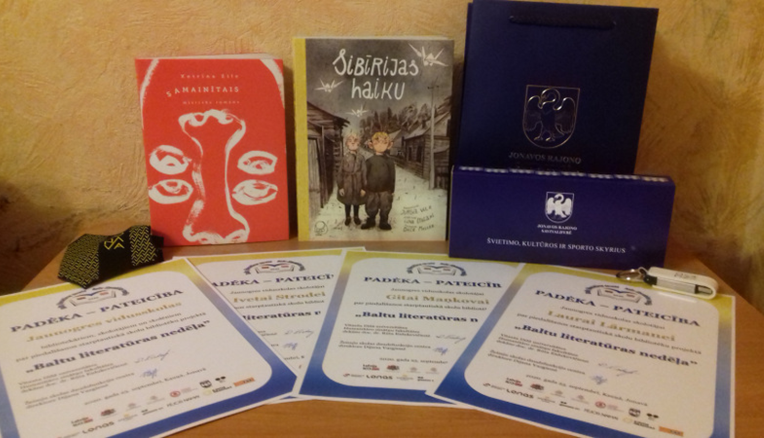 Jaunogres vidusskola dāvinājumā saņēmusi lietuviešu rakstnieku grāmatas
