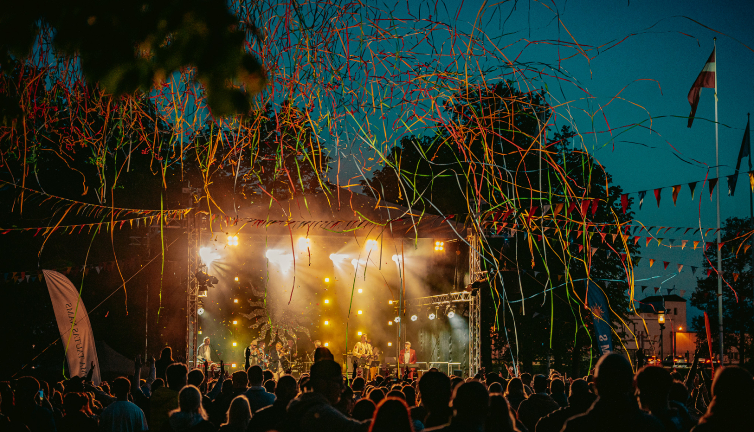 Saulainā gaisotnē nosvinēti Ķeguma pilsētas svētki "Saules atspulgā"