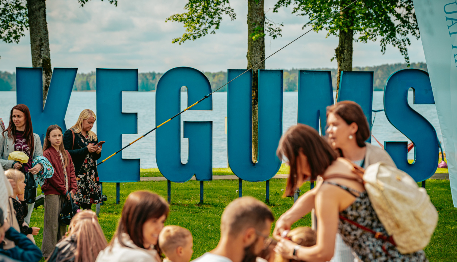 Saulainā gaisotnē nosvinēti Ķeguma pilsētas svētki "Saules atspulgā"