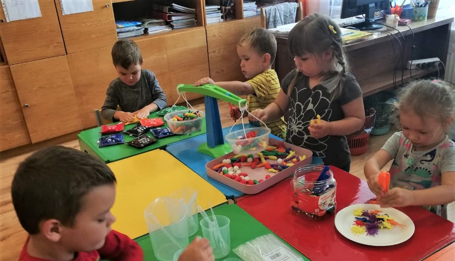 Jaunas un izzinošas rotaļlietas mazajiem meņģeliešiem