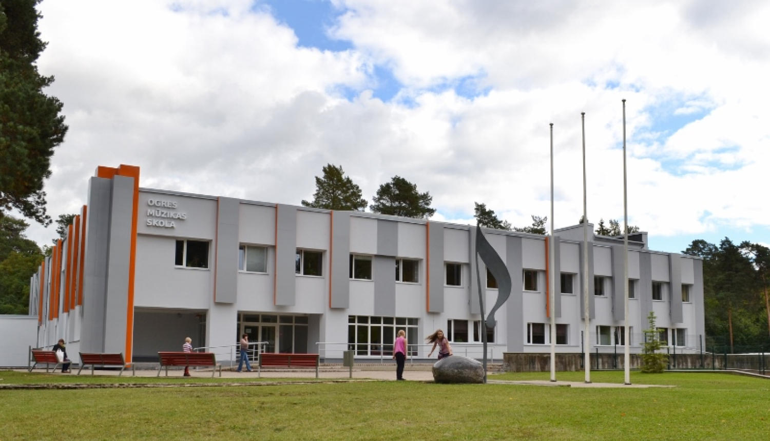 Ogres Mūzikas skola aicina darbā klavierspēles pedagogu