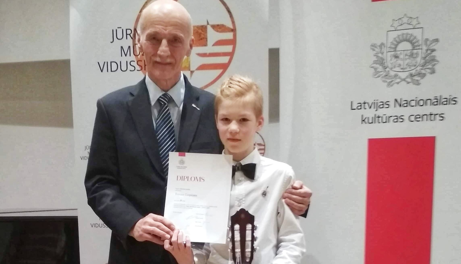 Ģitārists Toms Liepiņš iegūst otro vietu Valsts konkursā