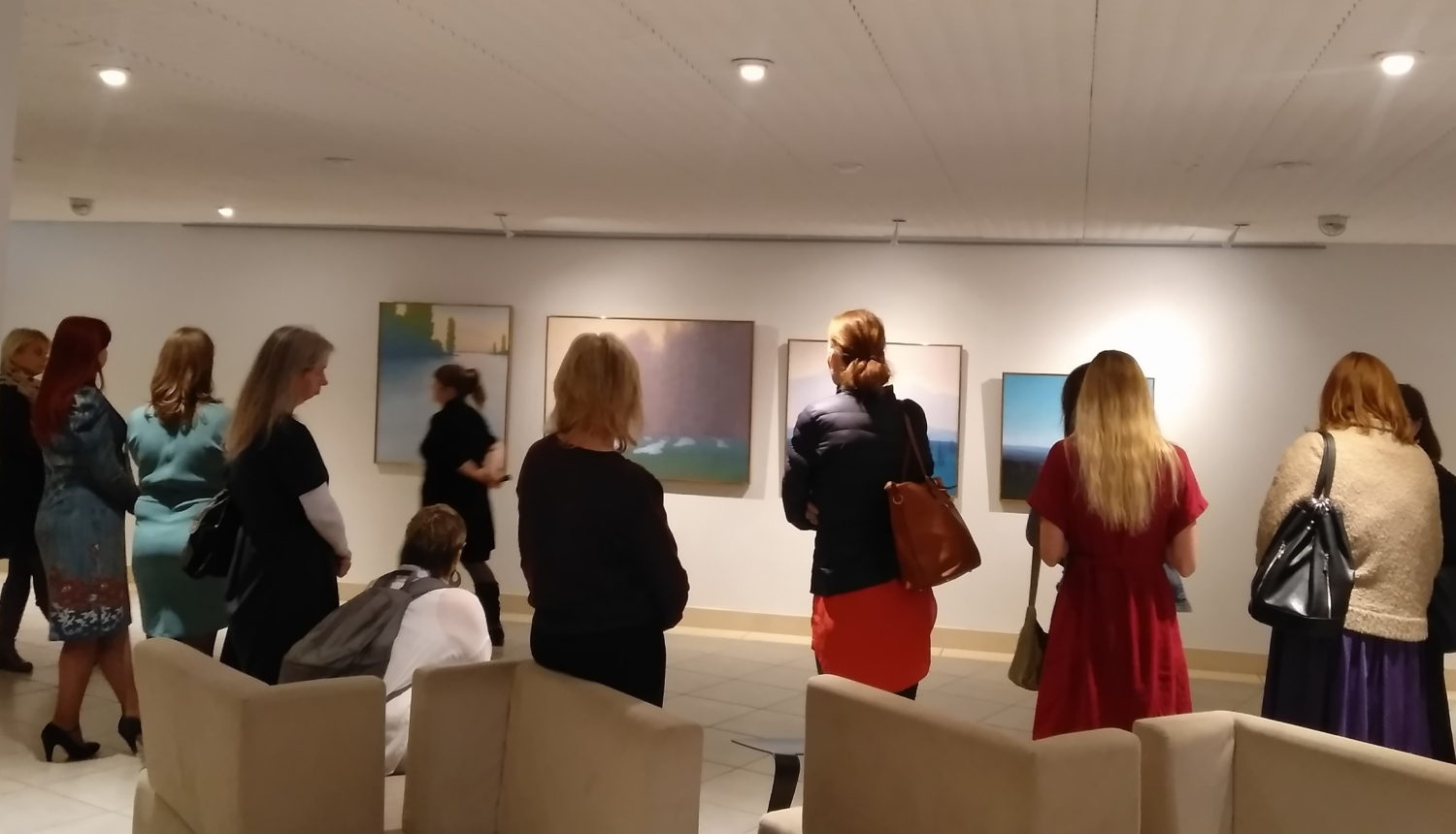 Ogres novada Kultūras centrā eksponētas Viļņa Strazdiņa gleznas