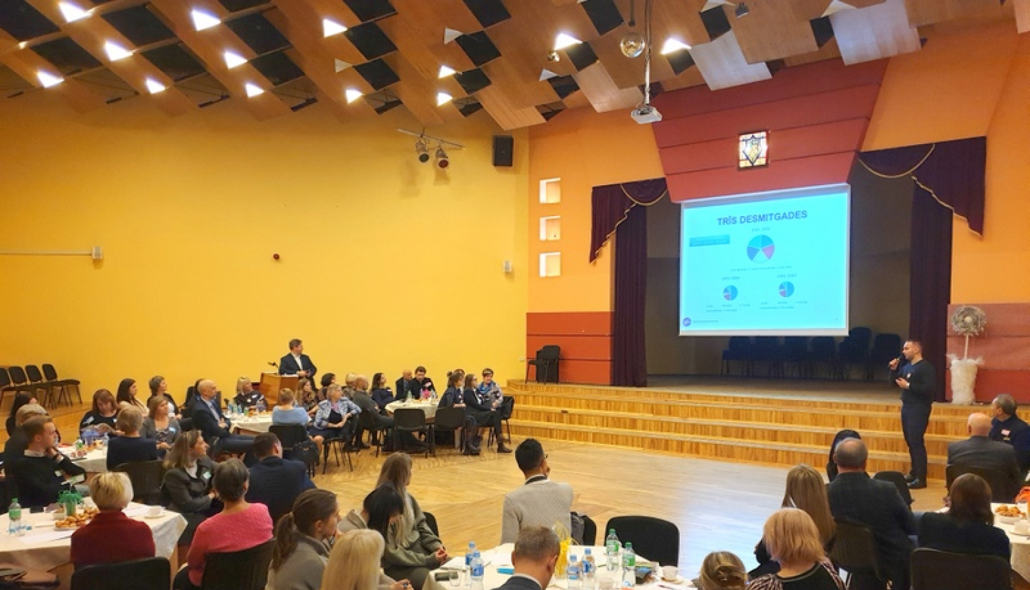 Diskutē par svešvalodu mācību programmu nākotni