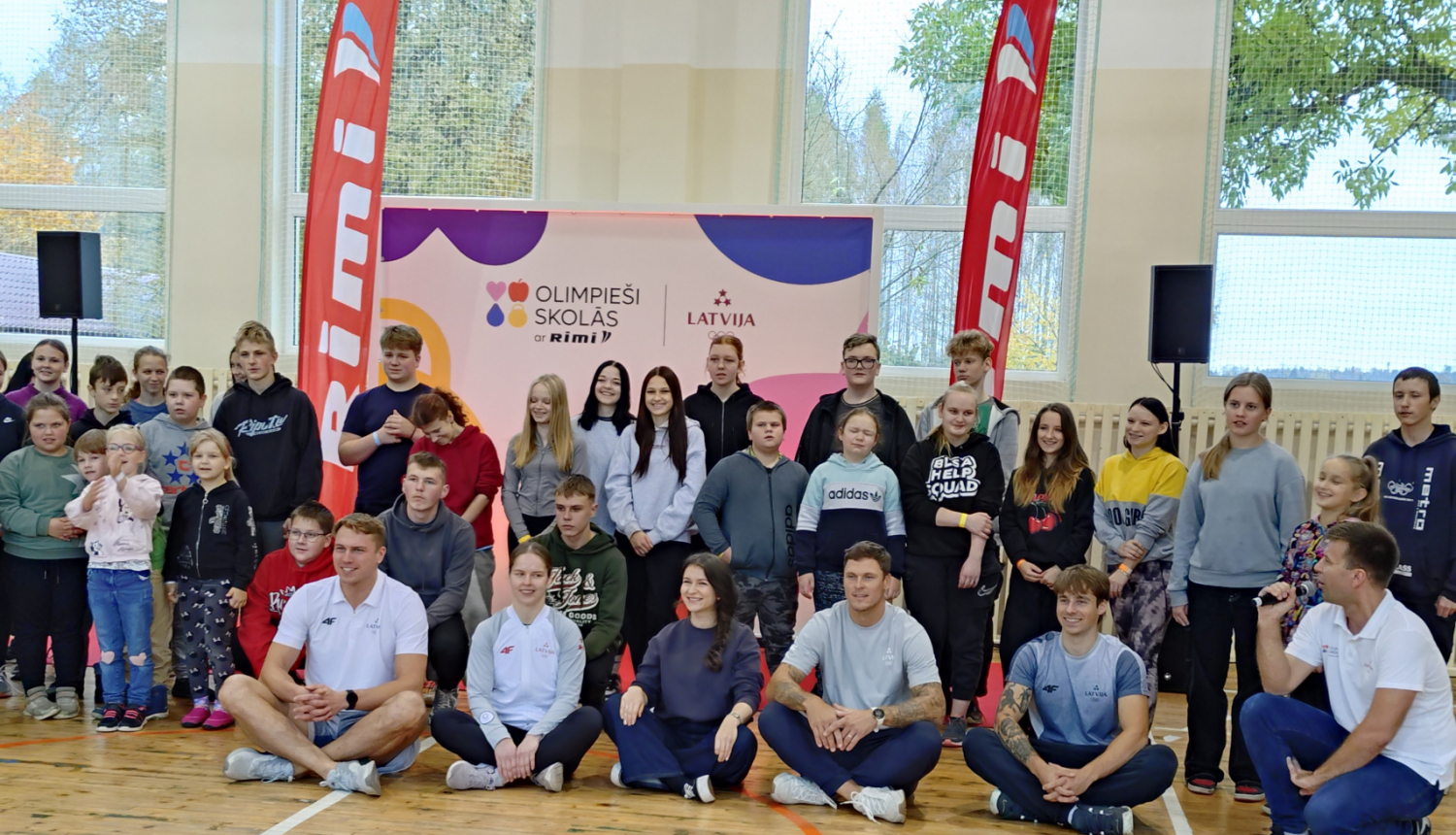 . Tikšanās ar olimpiešiem BMX riteņbraucēju Māri Štrombergu, cīņas sportisti Elmu Zeidleri, kārtslēcēju Valteru Kreišu un šķēpmetēju Patriku Gailumu tikšanās notika Taurupes pamatskolas Meņģeles filiāles sporta zālē