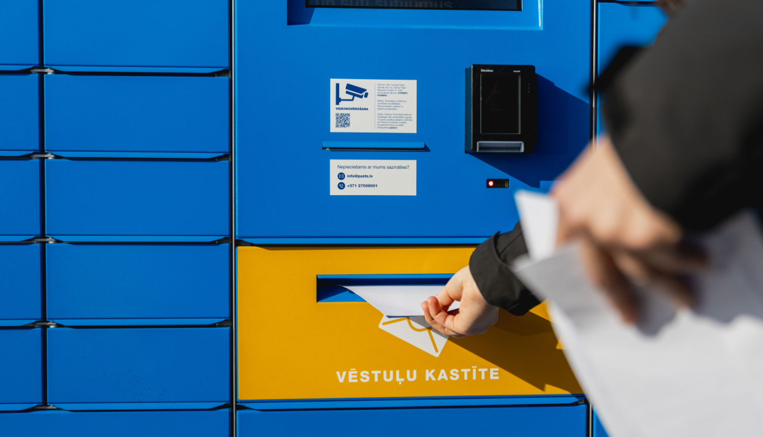 Latvijas Pasts pakomāts ar vēstuļu nosūtīšanas funkciju