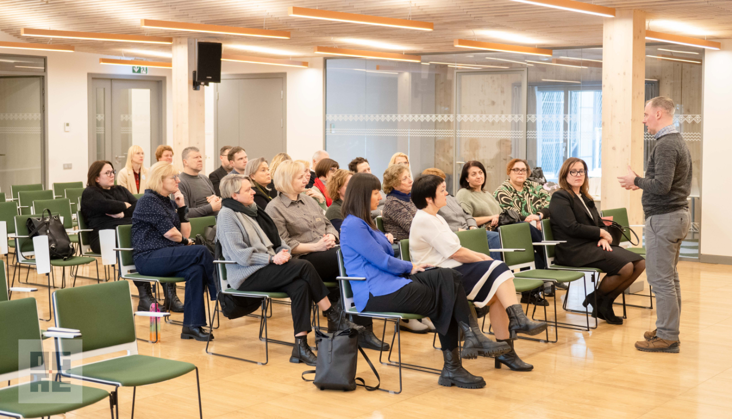 Š.g. 20. un 21. februārī Ogrē viesojās 19 Lietuvas Republikas Pluņģes pašvaldības izglītības iestāžu vadītāji. Ogri apmeklēja sekojošu Pluņģes pašvaldības izglītības iestāžu pārstāvji: Saulės gimnazija, Jucio vidusskola, "Ryto" pamatskola, Senamiesčio mokykla (pamatskola), Lauku zemaišu kadetu ģimnāzija, Liepijų lauku skola, Pluņģes pilsētas "Babrungo" vidusskola.  20. februārī skolu pārstāvji  viesojās Ogres Valsts ģimnāzijā, kur notika skolas apskate, fizikas, ķīmijas un vides zinību stundu vērošana, saru