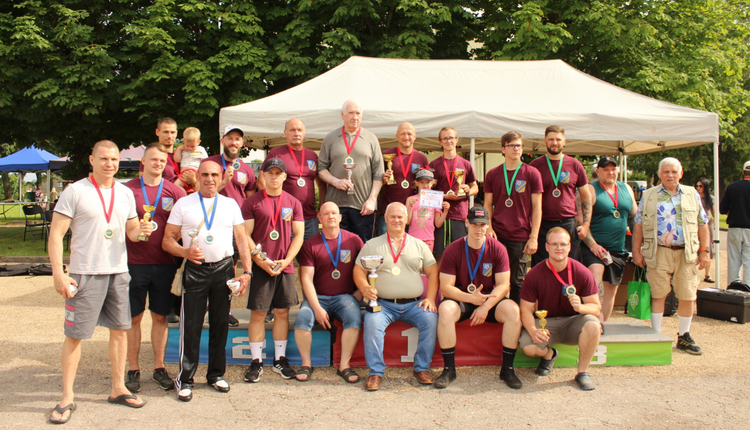 Pirmais Rembates čempionāts spiešanā guļus uz atkārtojumu skaitu - LK IX ir noslēdzies. Sportistu kopbilde