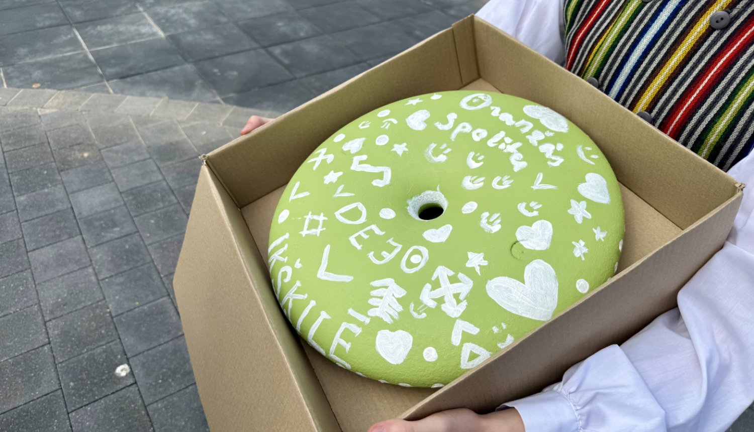 visi kolektīvi, kuri gatavojas Svētkiem, radoši iesaistās kopīgā aktivitātē “Savīšanās ceļš”, apgleznojot un radot savu unikālo identitāti uz pērlēm, kas svētku laikā pārtaps vides objektā “Vijums”, ko varēs apskatī Vērmanes dārzā