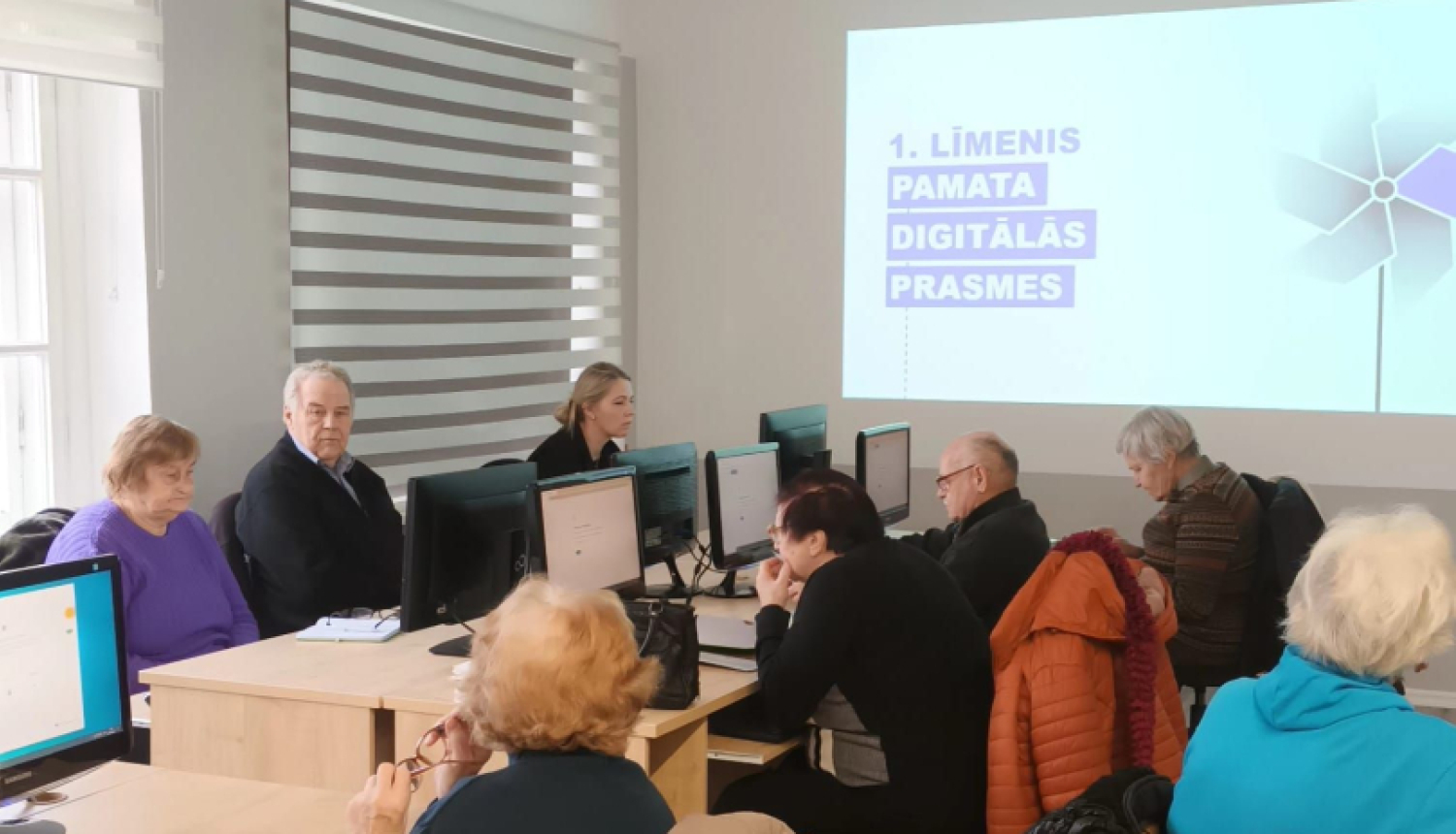 Ķeipenes senioru skola apgūst digitālās prasmes projekta ietvaros