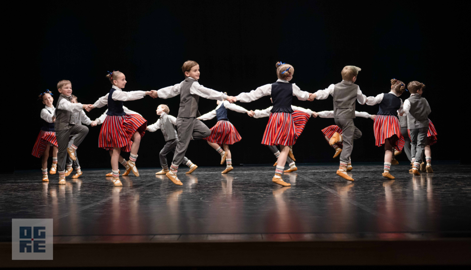 Ogres novada Skolu jaunatnes deju skate Ogres novada Kultūras centrā 26. un 27. aprīlī