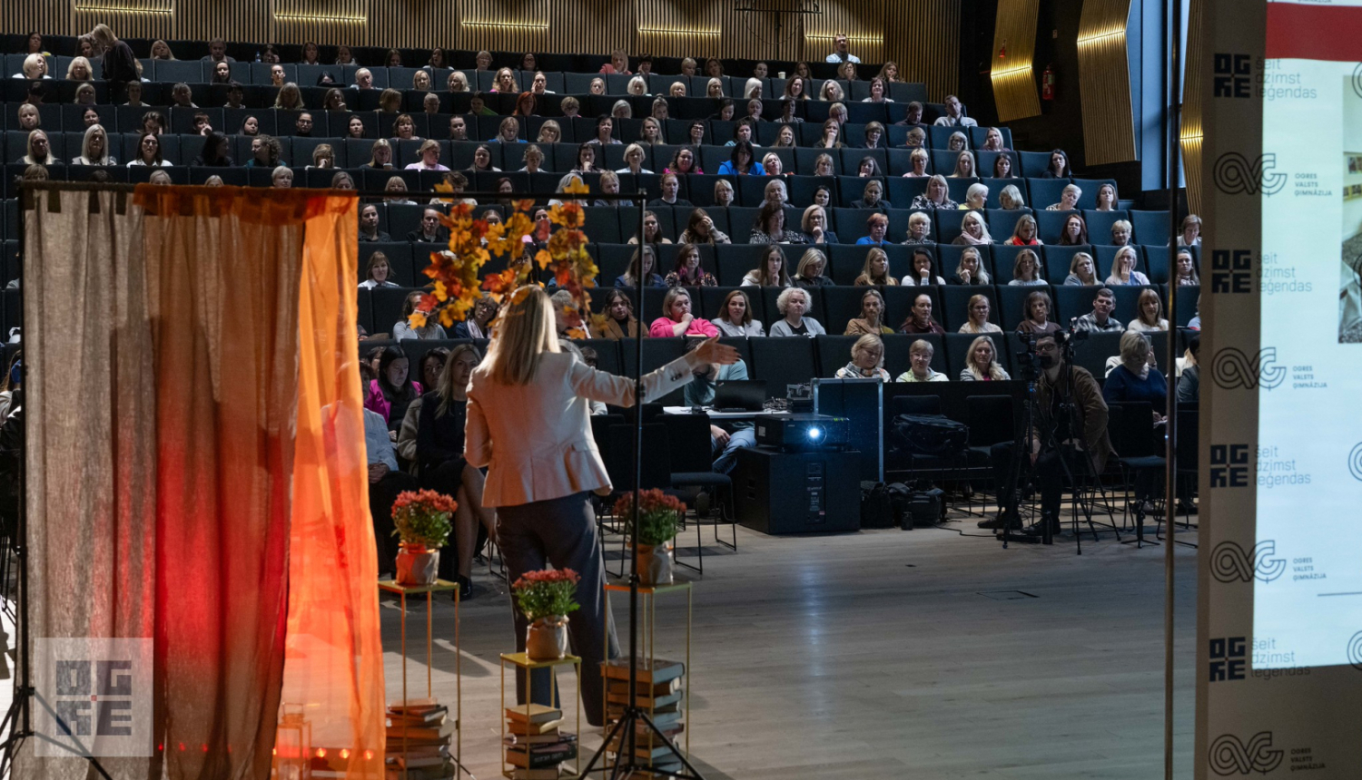 Konference “IEraugi. IEdvesmo. IEsaisti.” kā ražas novākšana Ogres novada pedagogu kopienai