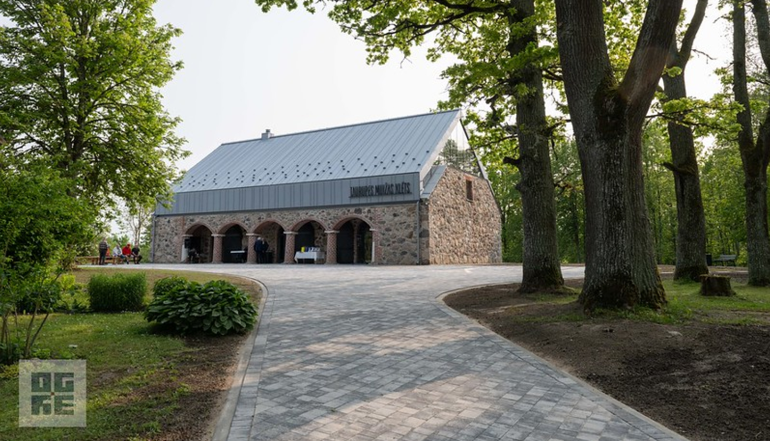 Atjaunotā Taurupes muižas klēts – sabiedriska ēka ar kultūrvēsturisku nozīmi. 