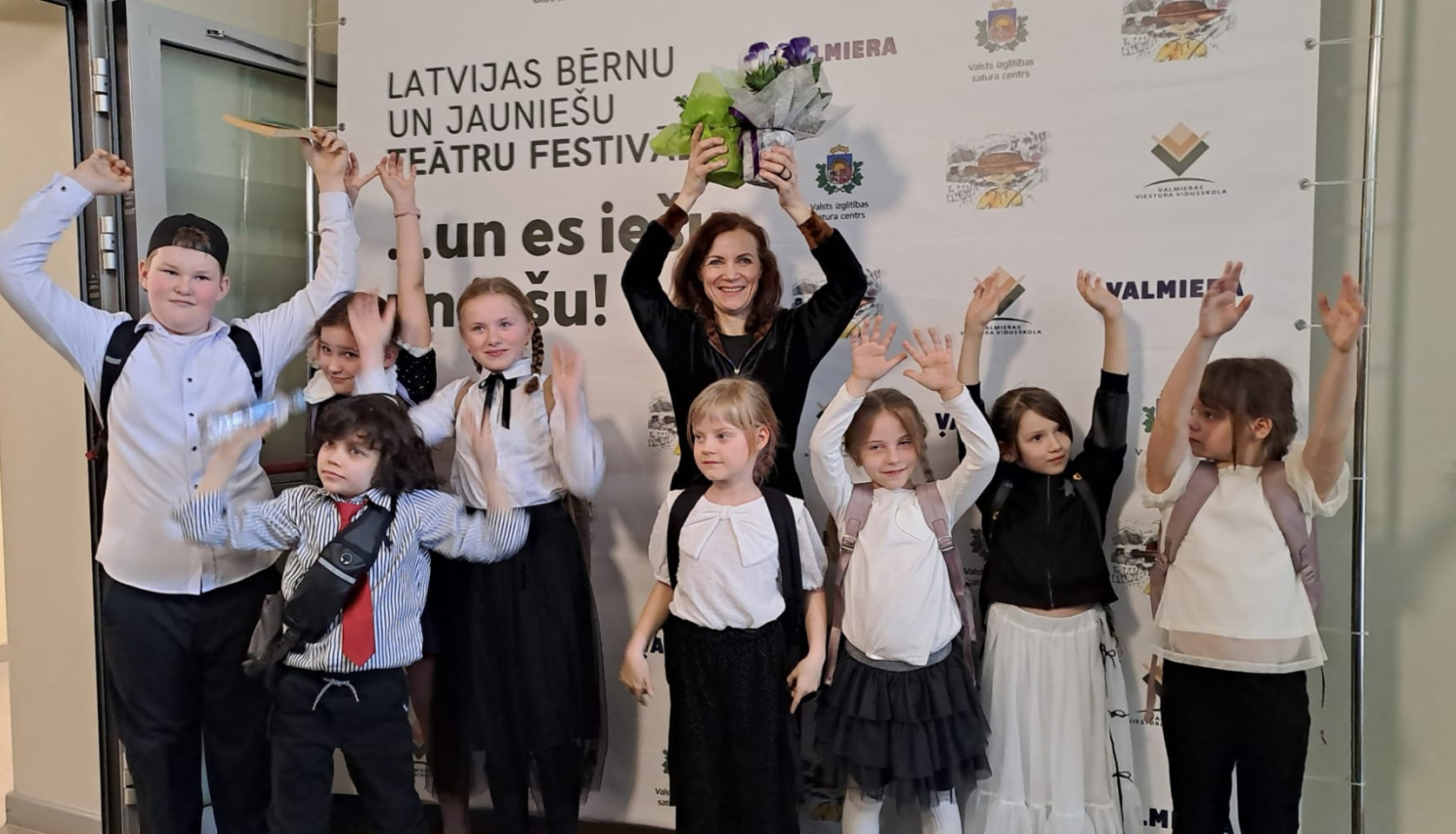 Trīs Ogres novada izglītības iestāžu teātru kolektīvi veiksmīgi pārstāv novadu festivālā "... un es iešu un iešu!"