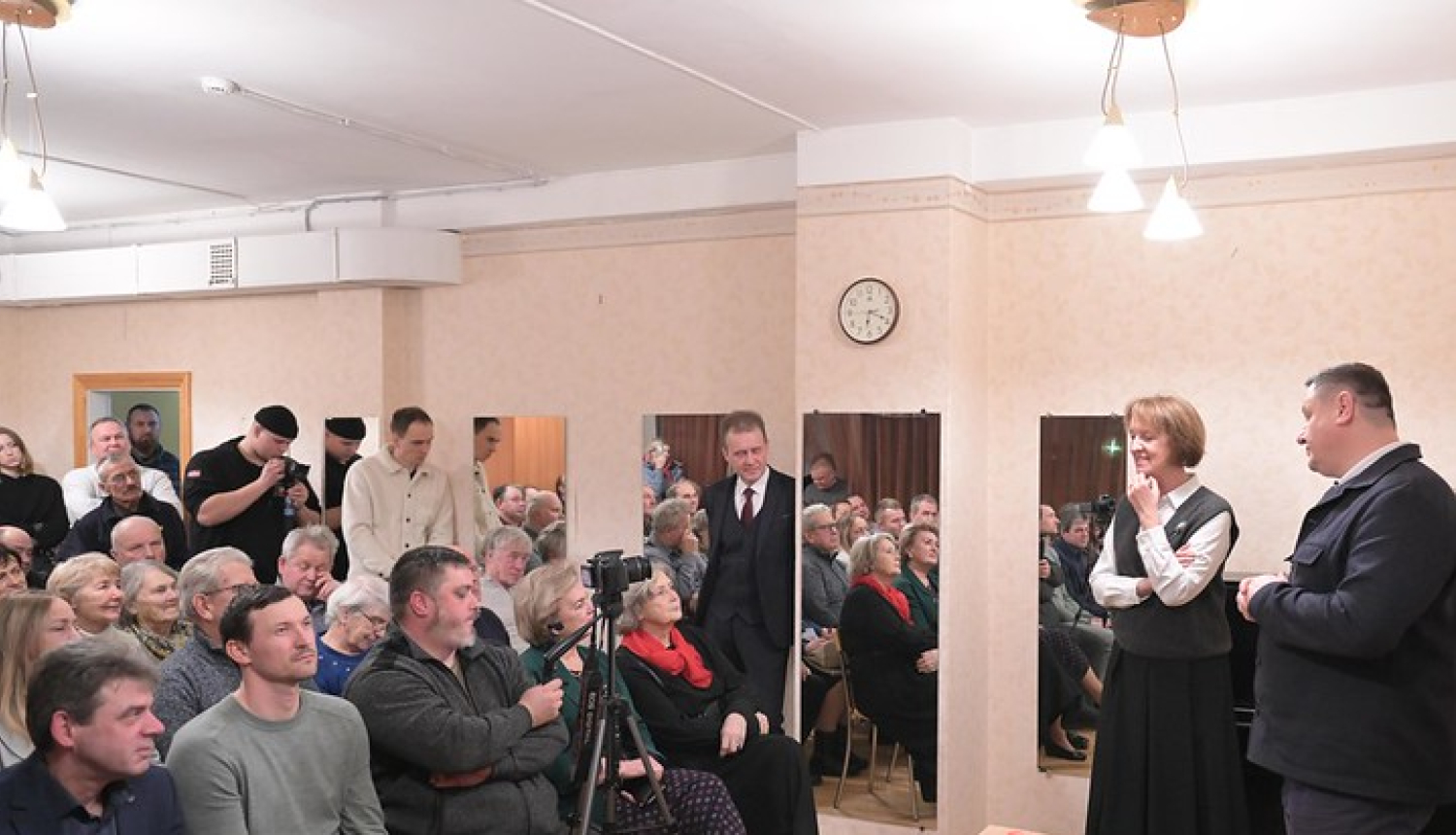 Tikšanās ar iedzīvotājiem Suntažos ar VARAM ministres Ingas Bērziņas un E.Helmaņa piedalīšanos