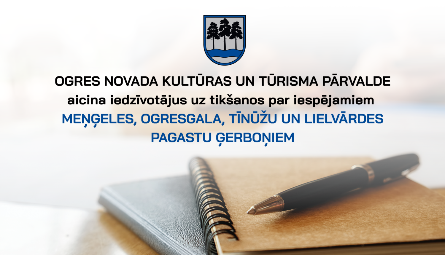 Attēlā Ogres novada ģerbonis, klades un pildspalva