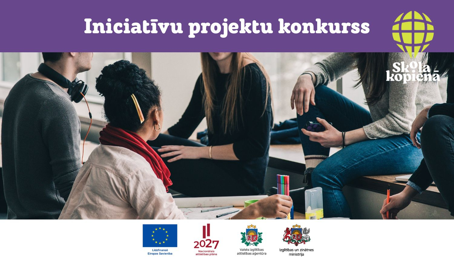 Iniciatīvu projektu konkurss. Attēlā jaunieši apspriežas