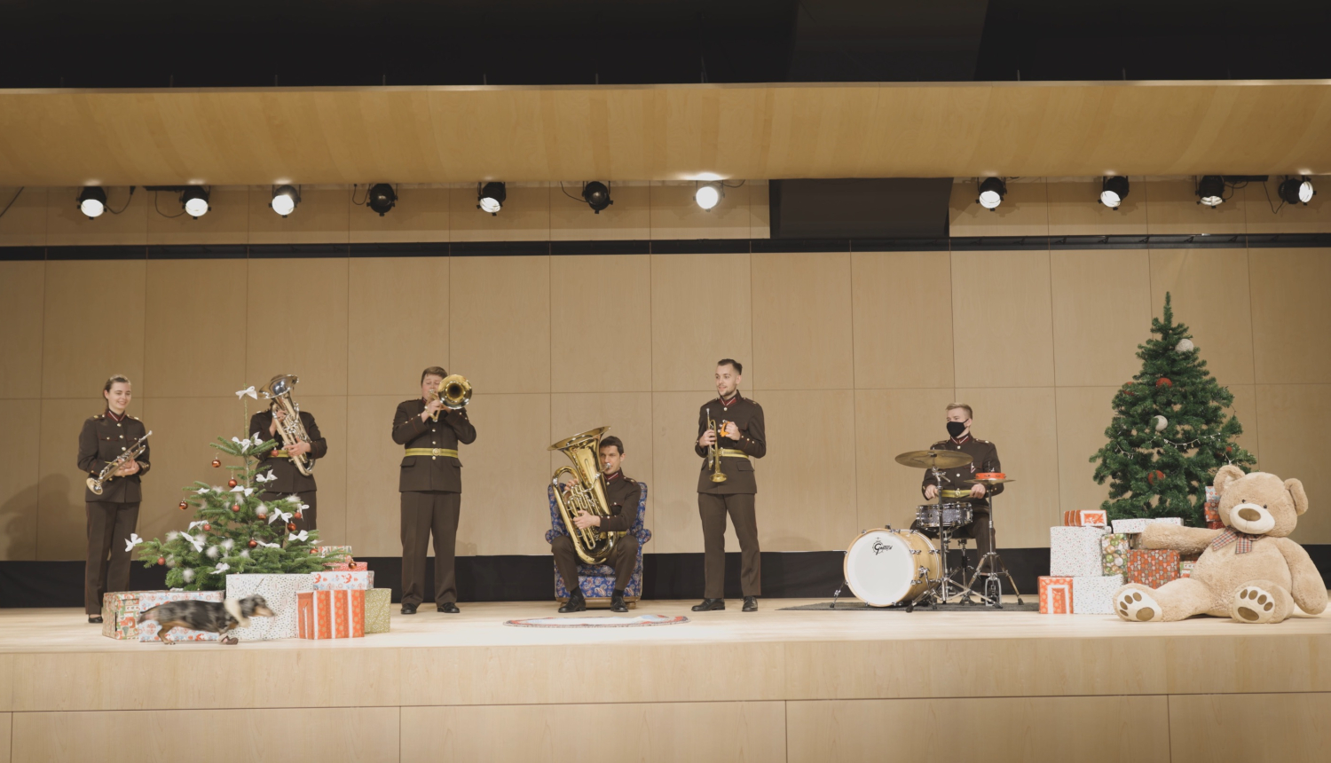 Zemessardzes orķestra mūziķu video sveiciens Ziemassvētkos