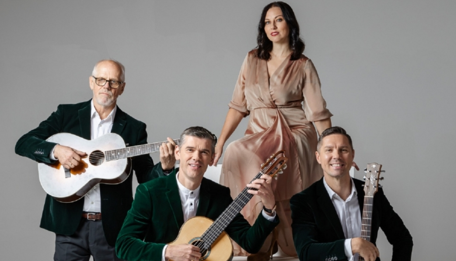 Akustisko ģitāru trio «AG 3’o» un dziedātāja Aija Vītoliņa 