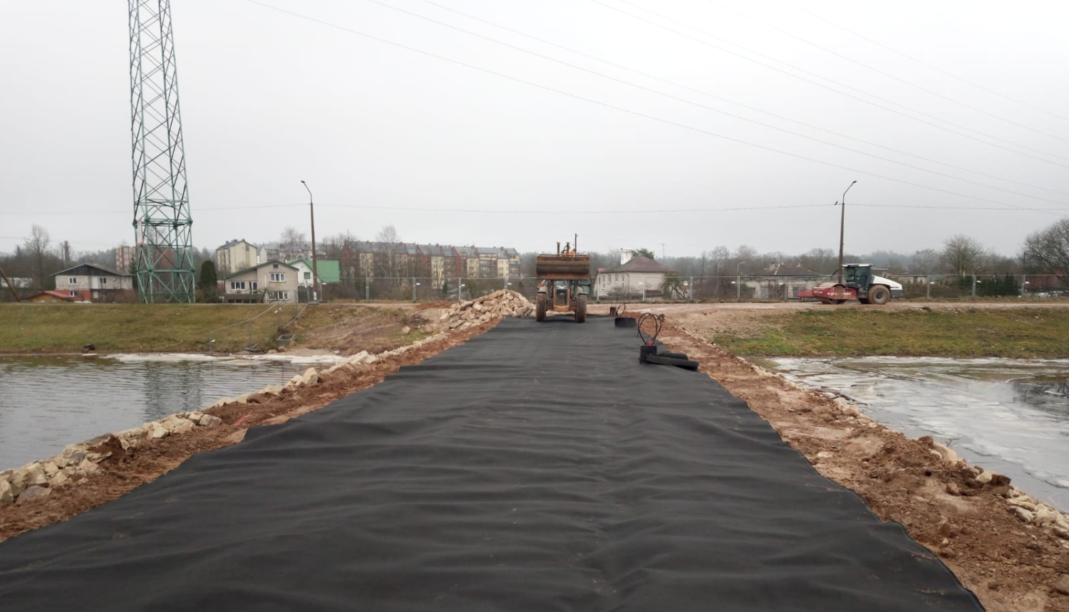 Aizsargmola (straumvirzes) izbūves darbi tuvojas noslēgumam