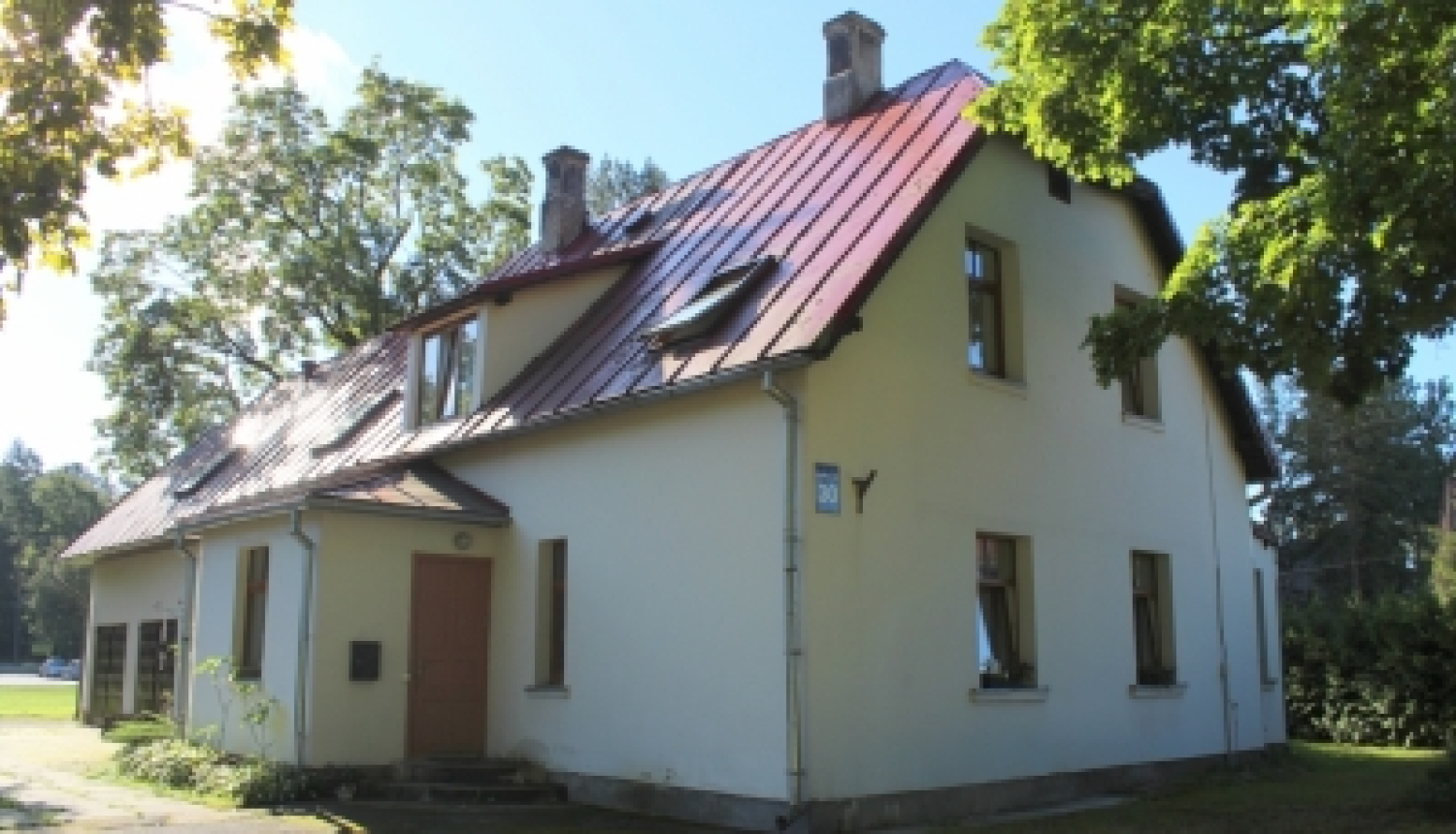 Ogres Baltā skola ēka