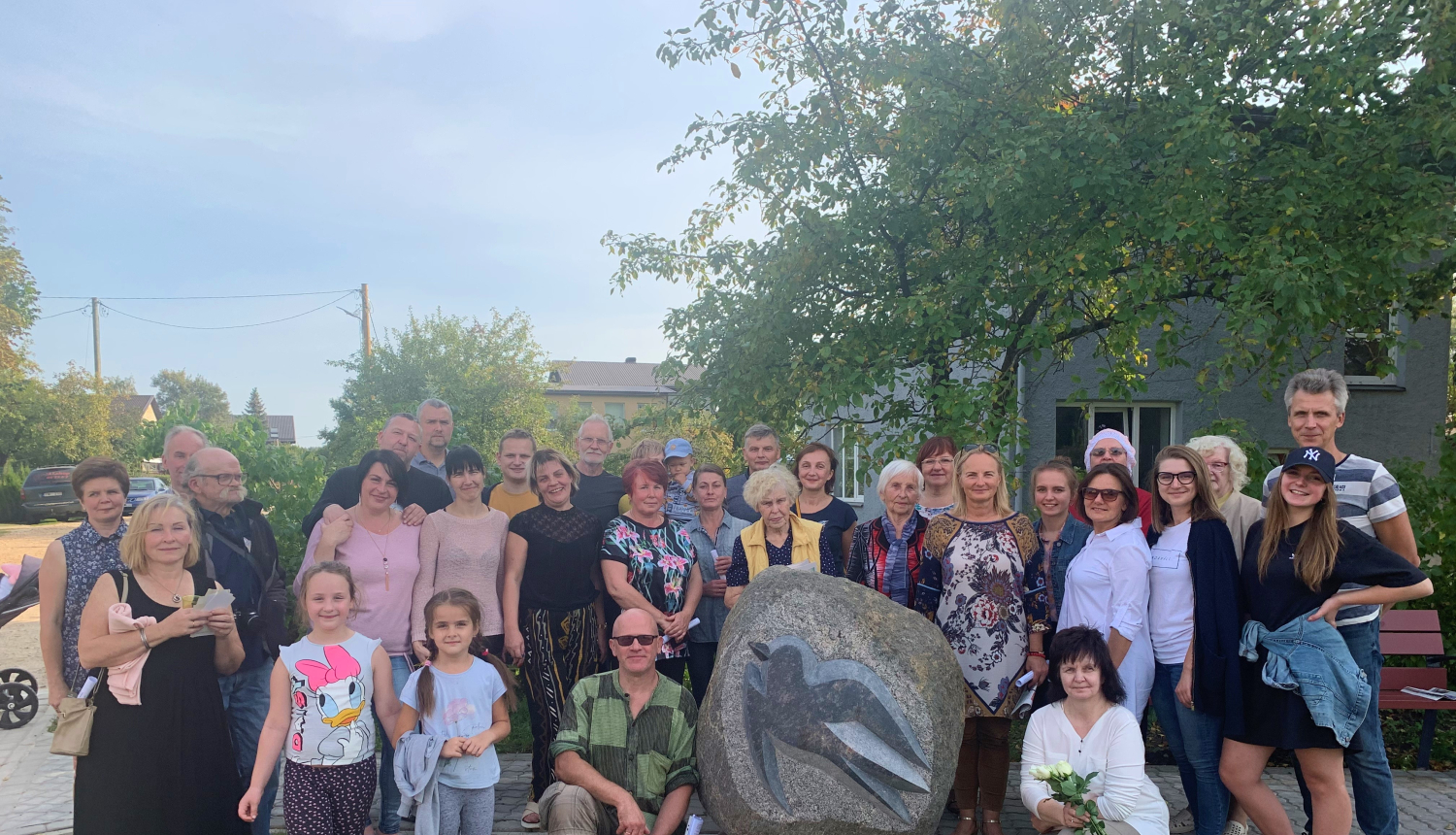 Bezdelīgu ielā uzstādīts vides objekts par godu ielas nosaukumam