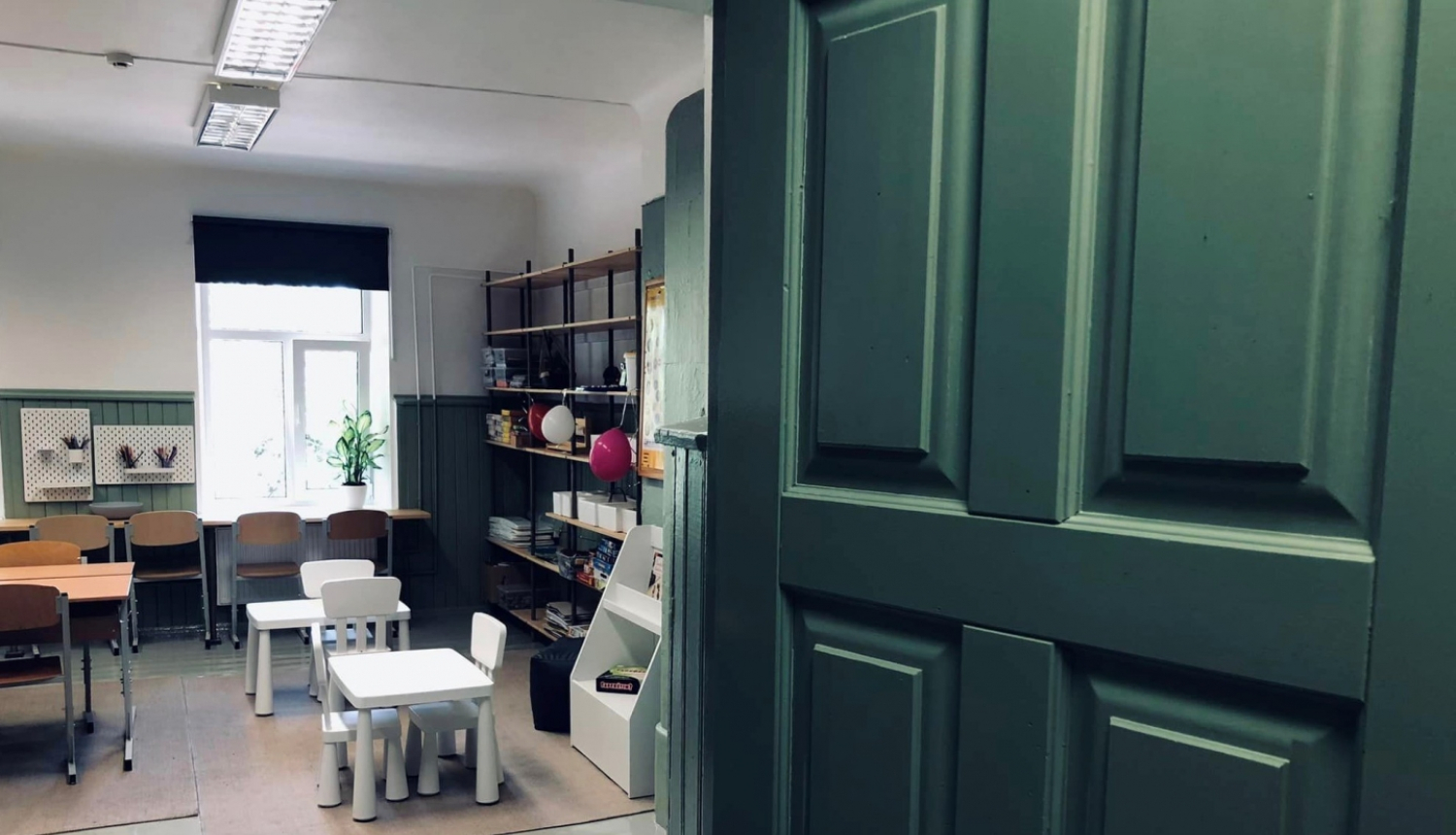 Durvis uz Pagarinātās dienas grupas telpu