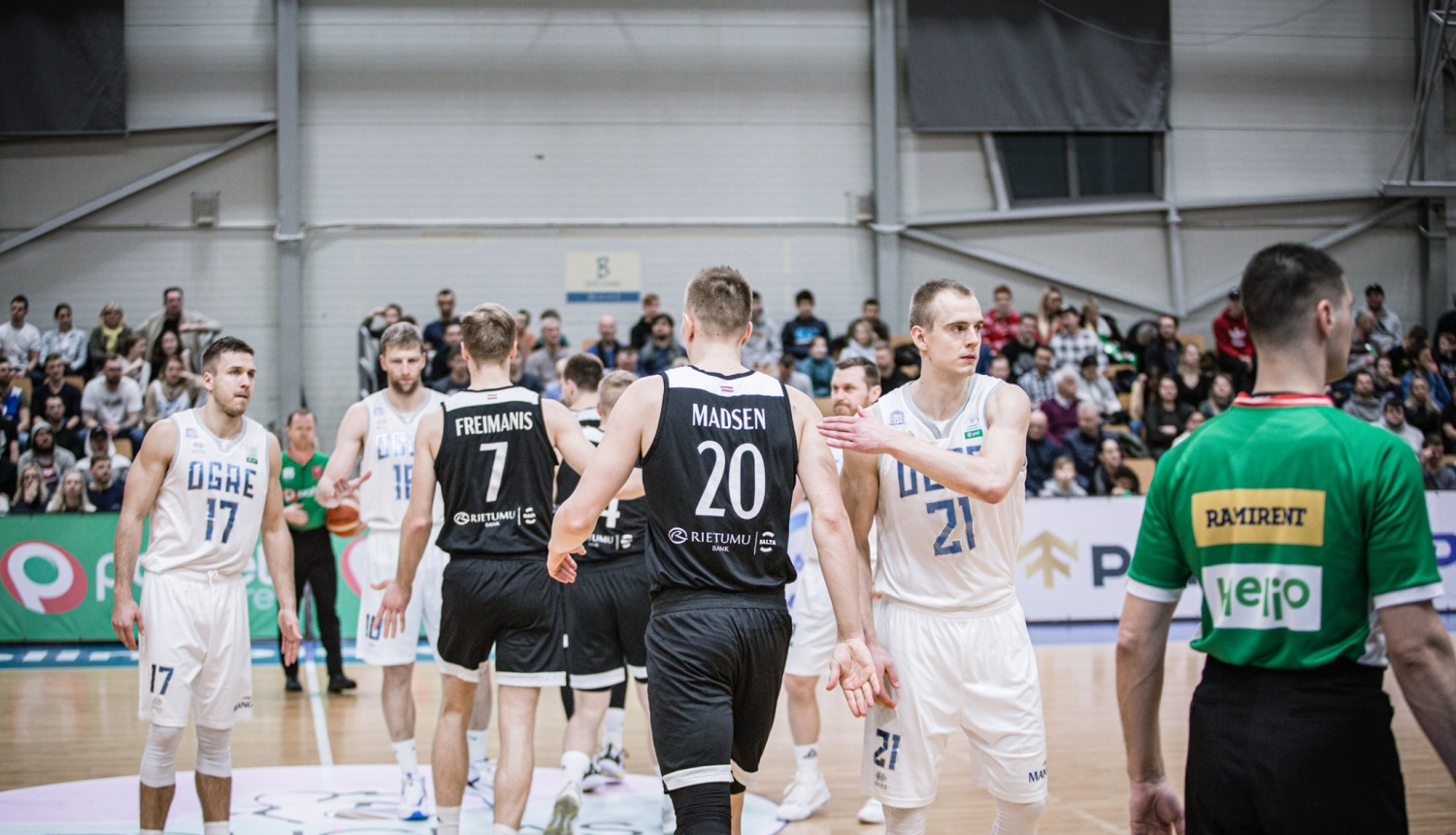 Spraigā cīņā BK “Ogre” piekāpjas “VEF Rīga”