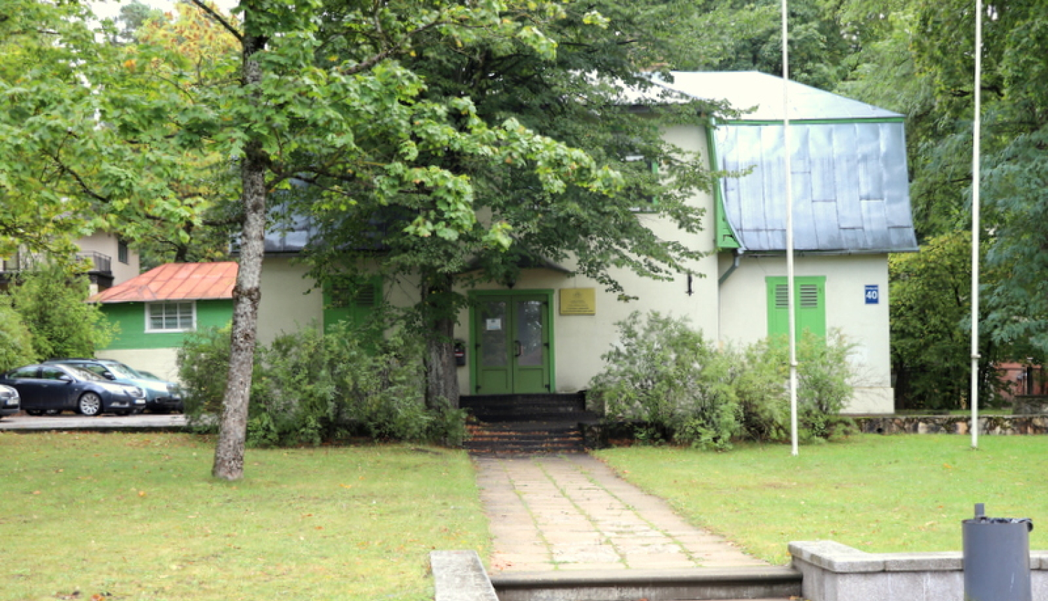 Dome lemj pa ēkas pārņemšanu Brīvības ielā 40 jauniešu mājas ierīkošanai