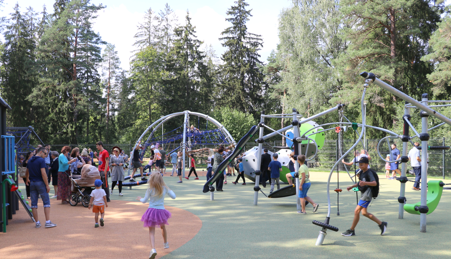 Drīkst apmeklēt apskates objektus, rotaļlaukumus un pirmsskolas sagatavošanas grupas bērnudārzos