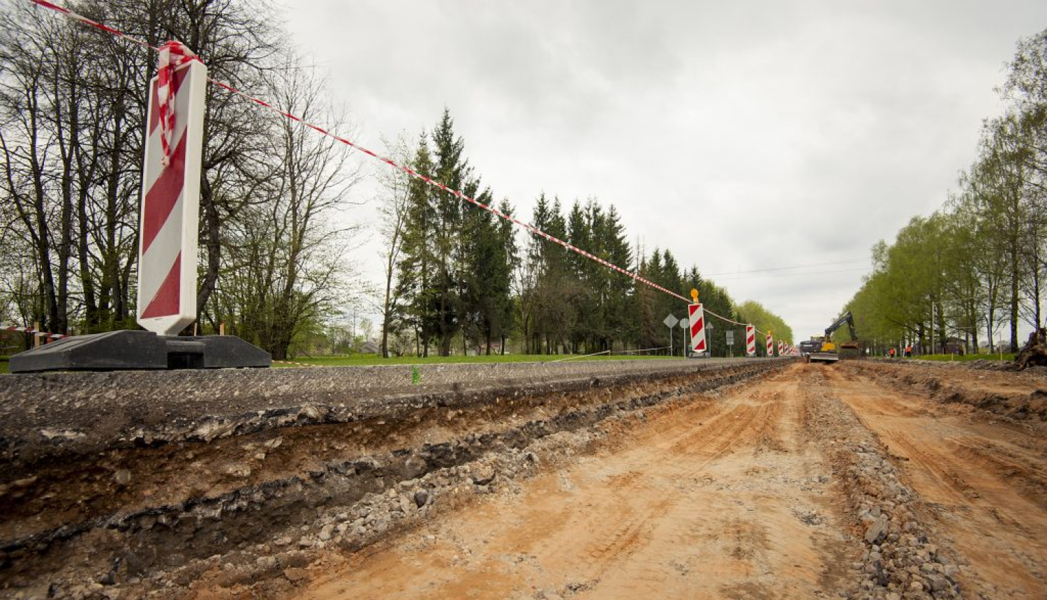 Ceļa remontdarbi, ceļa stabiņi