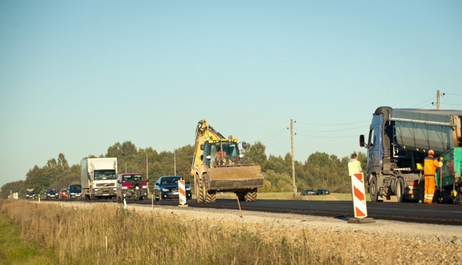 Uz Daugavpils šosejas vairāki remontdarbu posmi