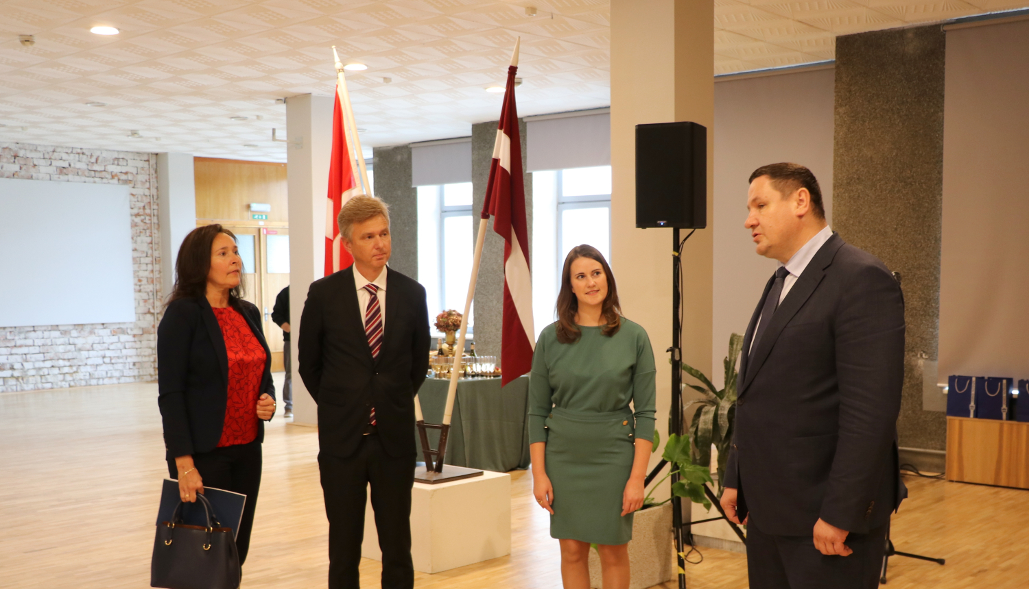 Ogres novada Kultūras centrā apskatāma izstāde “Zaļi kopā”