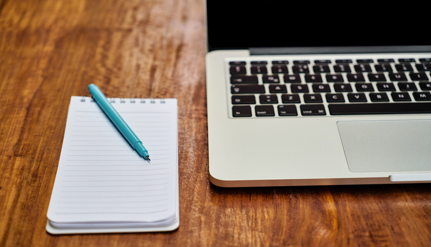 Dators un piezīmju bloks