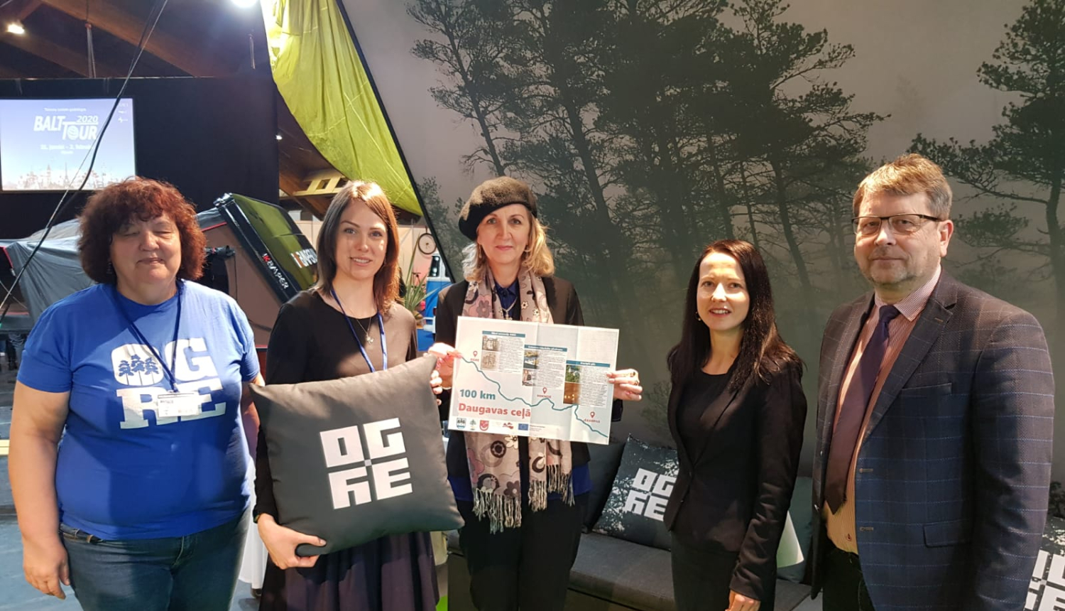 Projekta partneri prezentē kopīgo maršrutu “100 km Daugavas ceļā.”