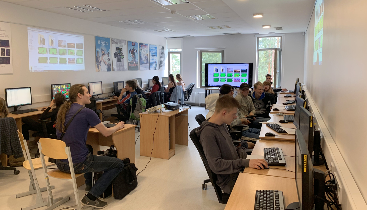 Jaunieši projektā par digitālajām kompetencēm apgūst video veidošanu